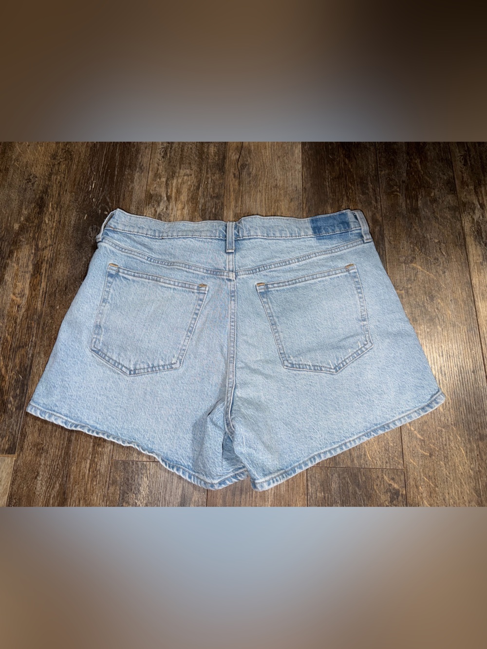 Abercrombie Mid Rise A-Line Short - Picture 3 of 3